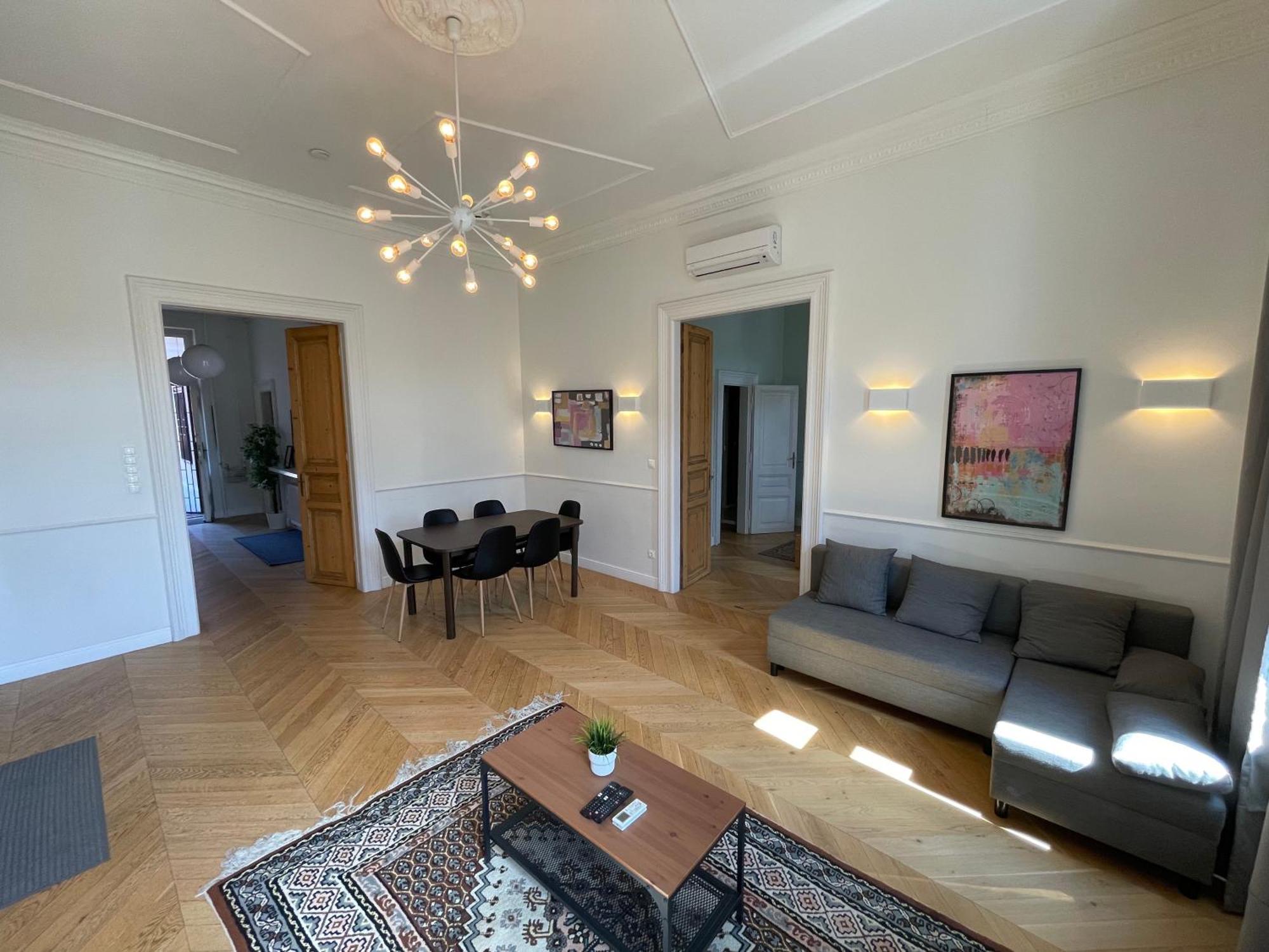 City Center 3, Elegant And Cozy 2Br In City Center!, Budapest