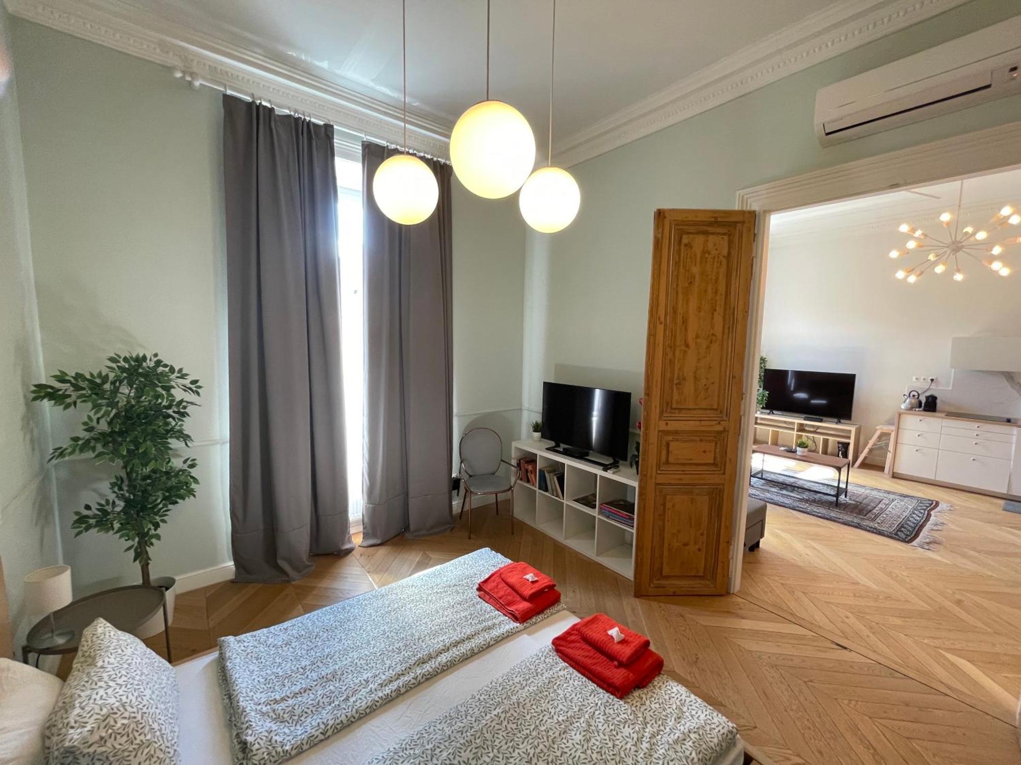 City Center 3, Elegant And Cozy 2Br In City Center! — Photos 3